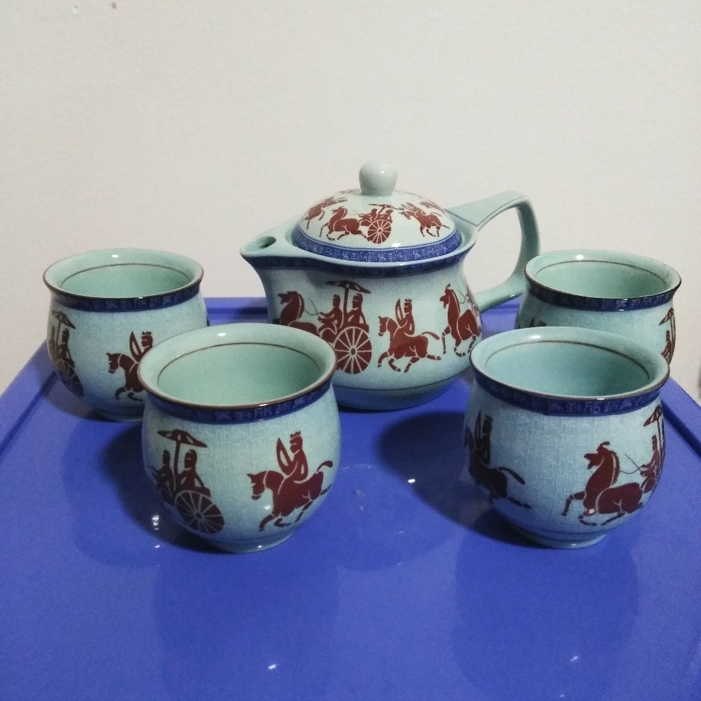 Tea set fine China w/filter included